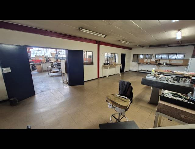 1,850M² FACTORY FOR SALE IN ANDERBOLT